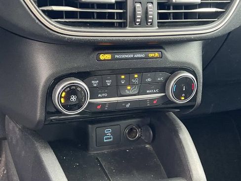 Certified 2022 Ford Escape SE w/ Cold Weather Package image 12