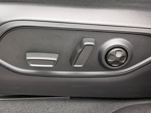 New 2025 Jeep Grand Cherokee Altitude image 28