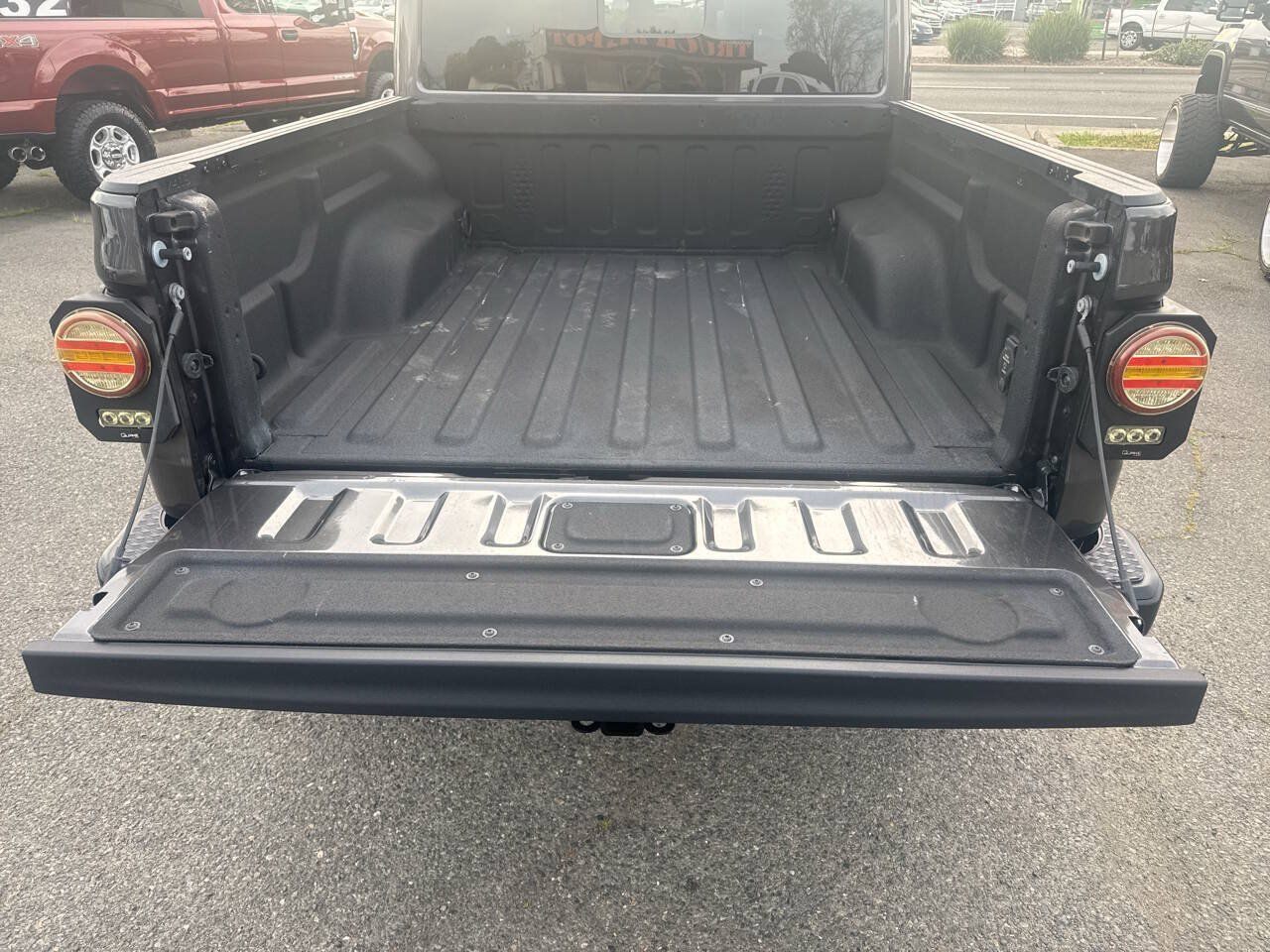 Used 2020 Jeep Gladiator Overland AWD/4WD image 10