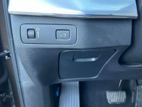 Used 2016 Volvo XC90 T6 Momentum AWD/4WD image 14