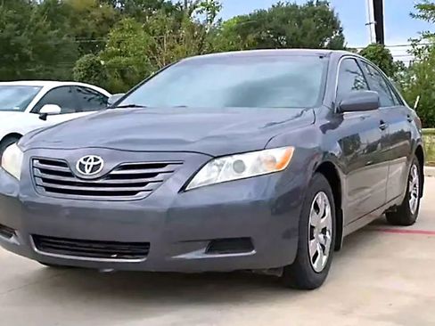 Used 2009 Toyota Camry LE image 2