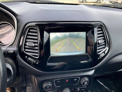 Used 2019 Jeep Compass Latitude FWD image 20