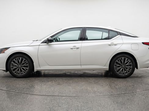 Used 2025 Nissan Altima 2.5 SV FWD image 5