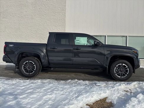 Used 2025 Toyota Tacoma TRD Sport image 7