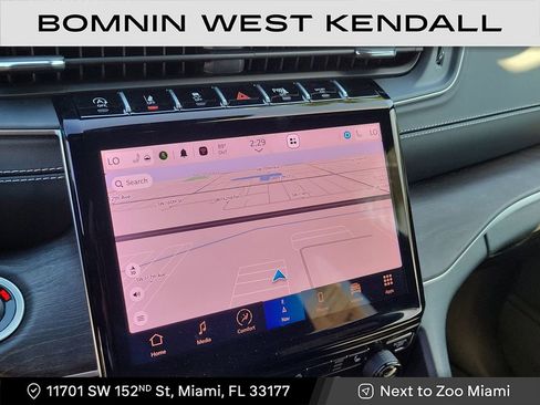 Used 2025 Jeep Grand Cherokee Limited w/ Black Appearance Package image 16