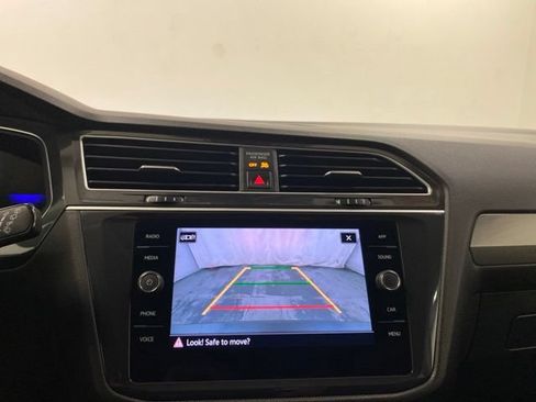 Used 2024 Volkswagen Tiguan SE AWD/4WD image 12