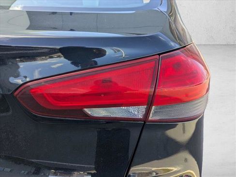 Used 2017 Kia Forte LX image 8