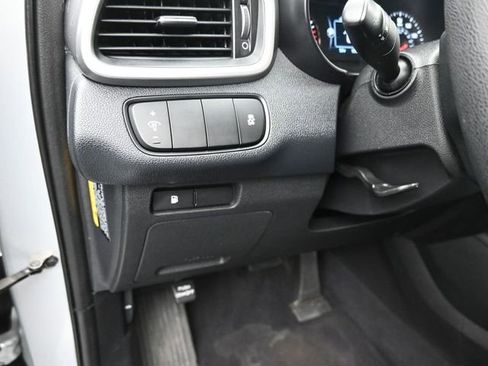 Used 2017 Kia Sorento L image 26