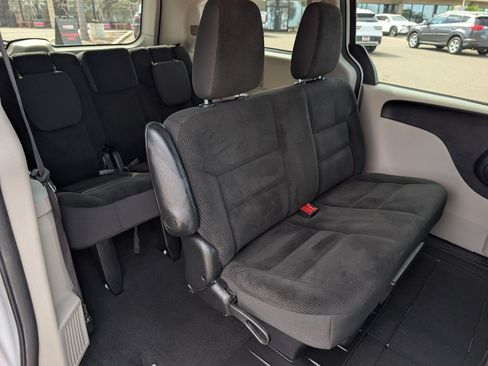 Used 2019 Dodge Grand Caravan SE FWD image 5
