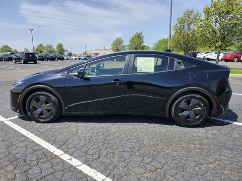 Used 2024 Toyota Prius LE image 7