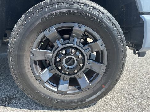 Used 2024 Ford F250 Lariat w/ Sport Appearance Package image 7