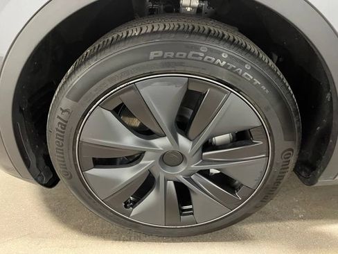 Used 2024 Tesla Model Y Long Range RWD image 28