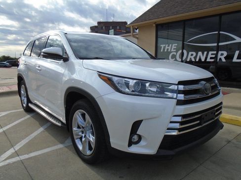 Used 2019 Toyota Highlander FWD V6 image 1