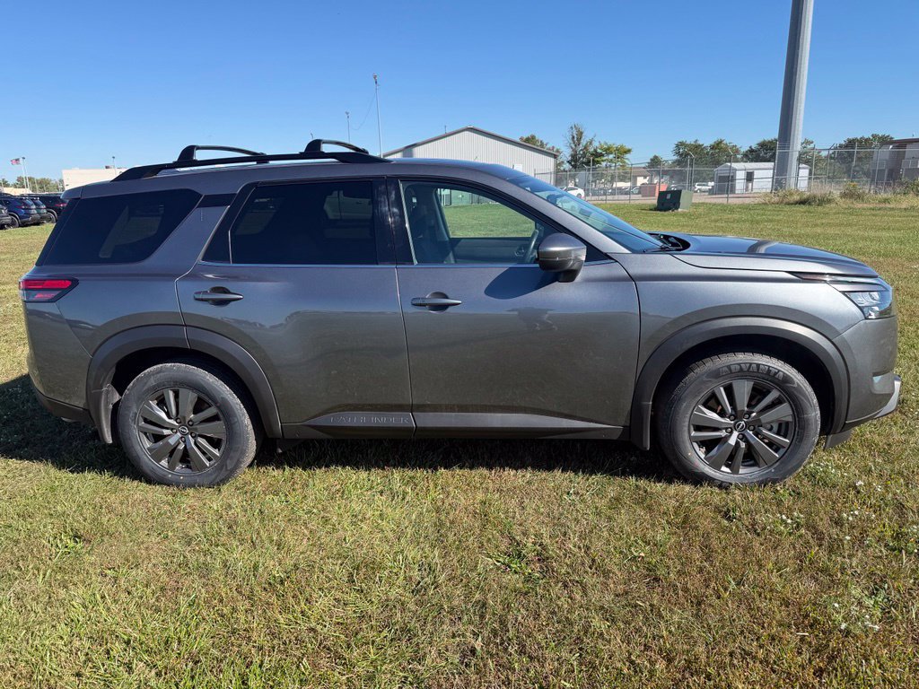 Certified 2025 Nissan Pathfinder SV w/ SV Premium Package FWD image 4