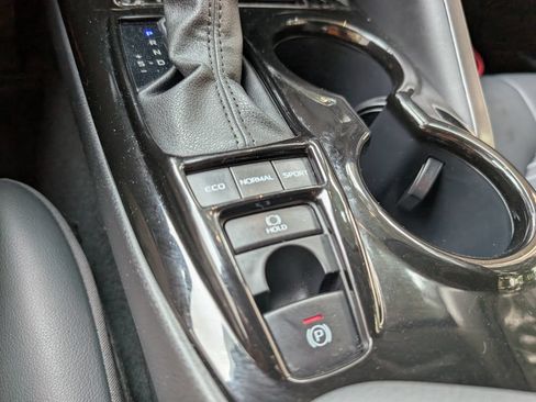 Used 2024 Toyota Camry SE AWD/4WD image 8
