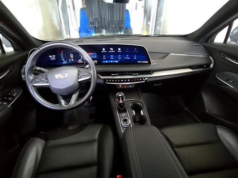 Used 2025 Cadillac XT4 Premium Luxury FWD image 11