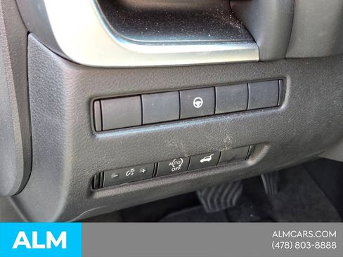 Used 2025 Nissan Rogue SV FWD image 25