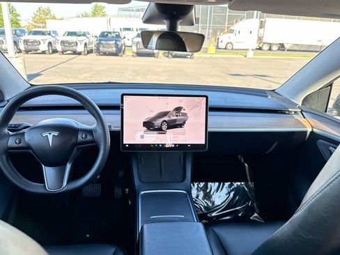 Used 2023 Tesla Model Y Long Range AWD/4WD image 14