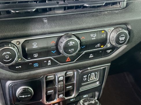 Used 2024 Jeep Wrangler Willys image 23