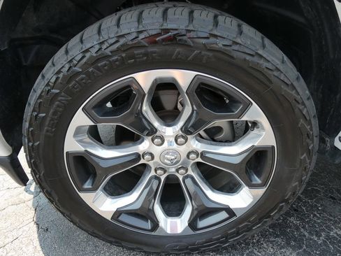 Used 2022 RAM 1500 Limited w/ Body Color Bumper Group AWD/4WD image 11