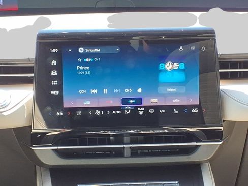 Used 2025 Lincoln Nautilus Reserve image 13