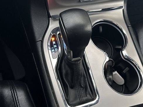 Used 2022 Jeep Grand Cherokee Laredo X image 15