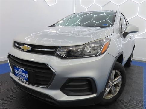Used 2017 Chevrolet Trax LS AWD/4WD image 1
