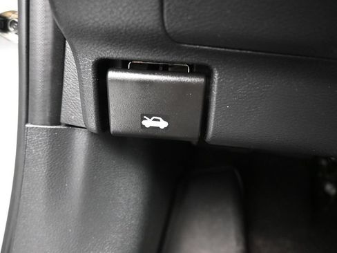 Used 2025 Nissan Kicks SR FWD image 26