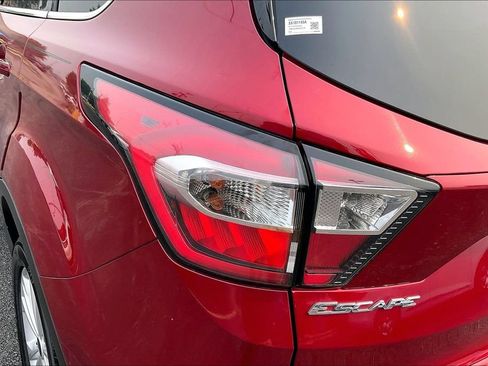 Used 2017 Ford Escape SE w/ SE Cold Weather Package FWD image 33