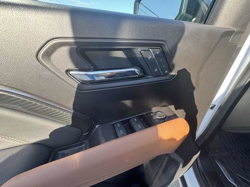 Used 2025 GMC Canyon AT4 w/ AT4 Premium Package image 13