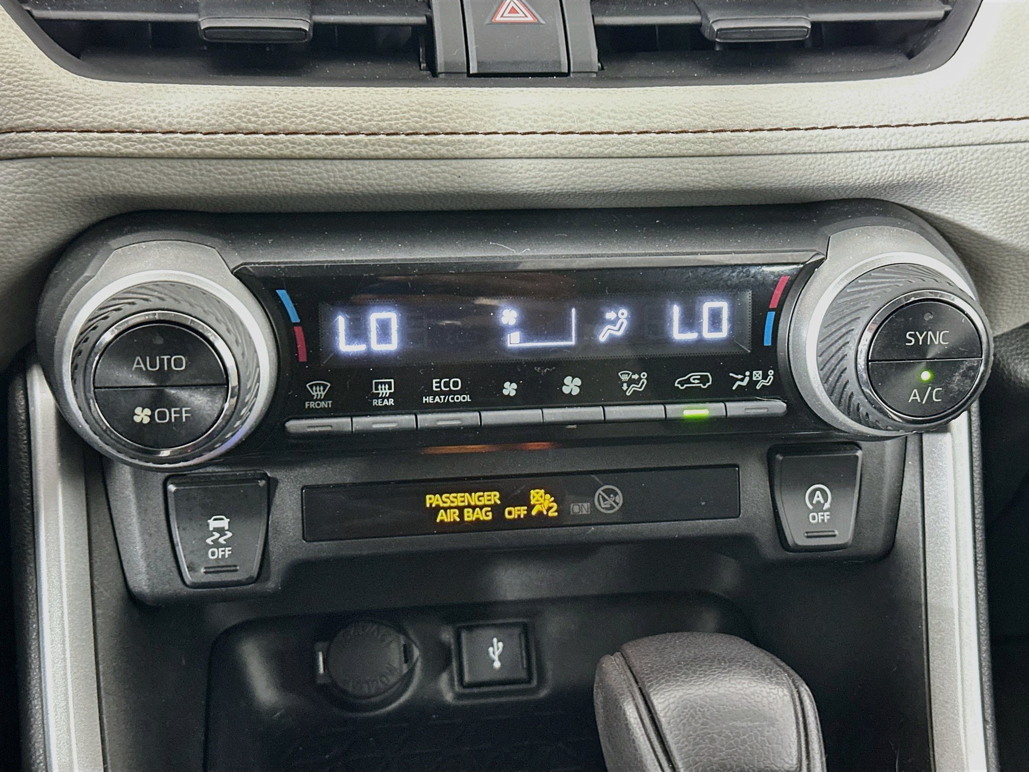 Used 2021 Toyota RAV4 XLE w/ Convenience Package FWD image 23