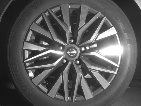 Used 2025 Nissan Altima 2.5 SV FWD image 12