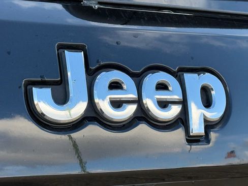 Used 2022 Jeep Grand Cherokee Limited image 47