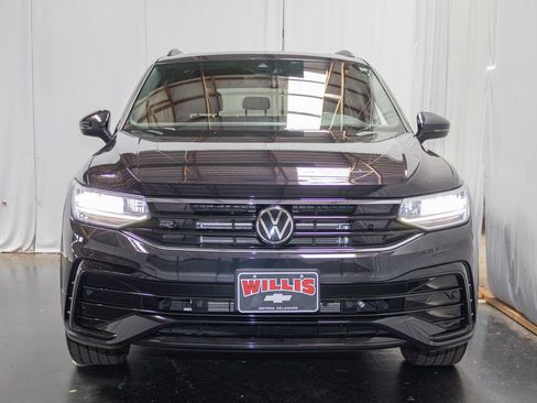Used 2023 Volkswagen Tiguan SE R-Line AWD/4WD image 2