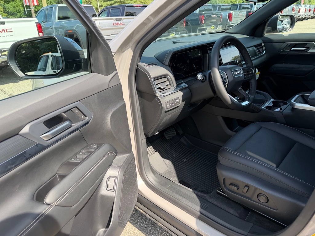 New 2027 GMC Terrain Elevation w/ Elevation Premium Package AWD/4WD image 17