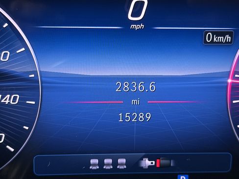 Used 2025 Mercedes-Benz GLC 300 4MATIC image 13