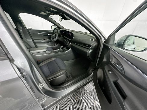 Used 2025 Buick Envista Preferred image 29