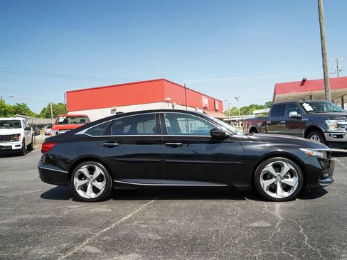 Used 2019 Honda Accord Touring image 2