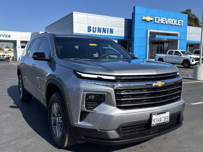 Used 2025 Chevrolet Traverse LT