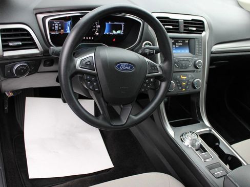 Used 2018 Ford Fusion S image 8