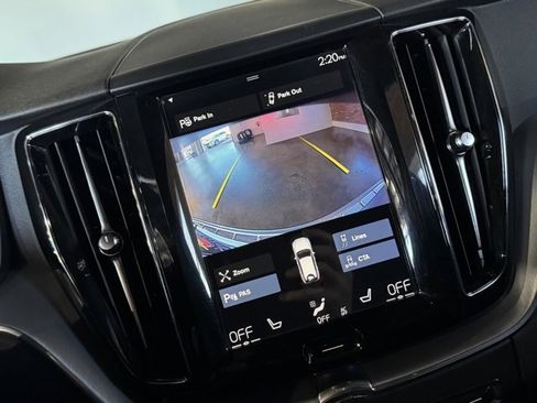 Used 2018 Volvo XC60 T5 Momentum w/ Convenience Package image 34