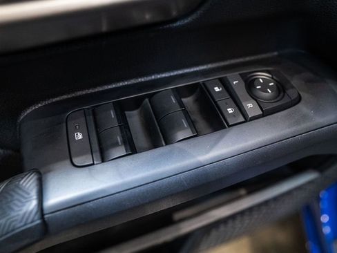 Certified 2025 Toyota Tacoma TRD Off-Road image 16