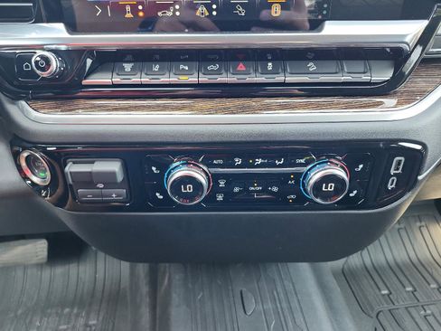 New 2025 GMC Sierra 2500 SLE w/ SLE Value Package; image 16