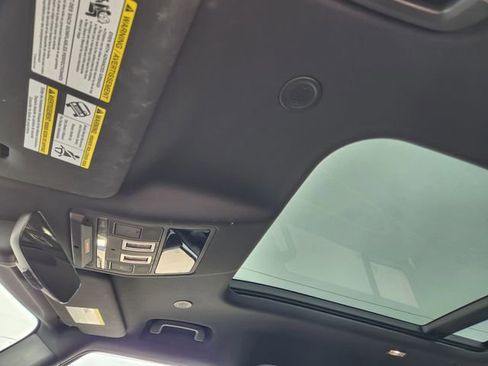 Used 2025 Land Rover Defender 110 S image 26