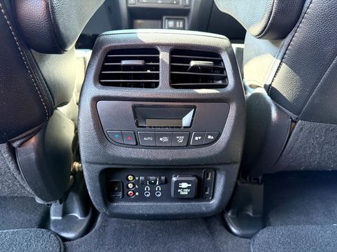 Used 2016 Honda Pilot Touring image 12