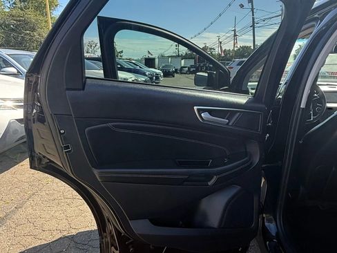 Used 2020 Ford Edge Titanium image 11