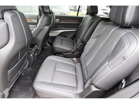 New 2026 Cadillac Vistiq Premium Luxury AWD/4WD image 7