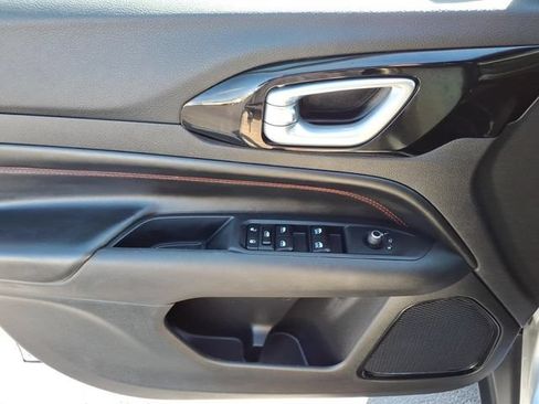 Used 2025 Jeep Compass Trailhawk AWD/4WD image 10