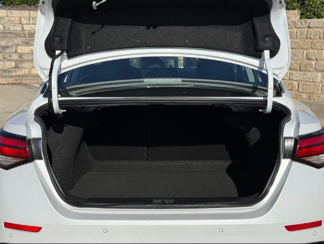 Used 2025 Nissan Sentra SR FWD image 33