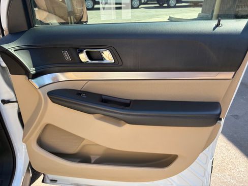 Used 2017 Ford Explorer 4WD w/ Class II Trailer Tow Package image 29